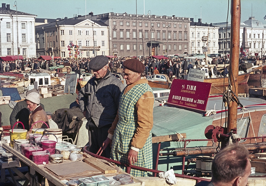 19641005 . Etel‰satama, Kauppatori, kalamarkkinat 5.-6.10.1964.